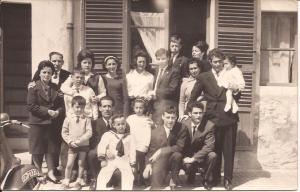 La familia De la Cruz - Gervilla el día de la Primera Comunión de su hijo Dani, posiblemente en 1966.